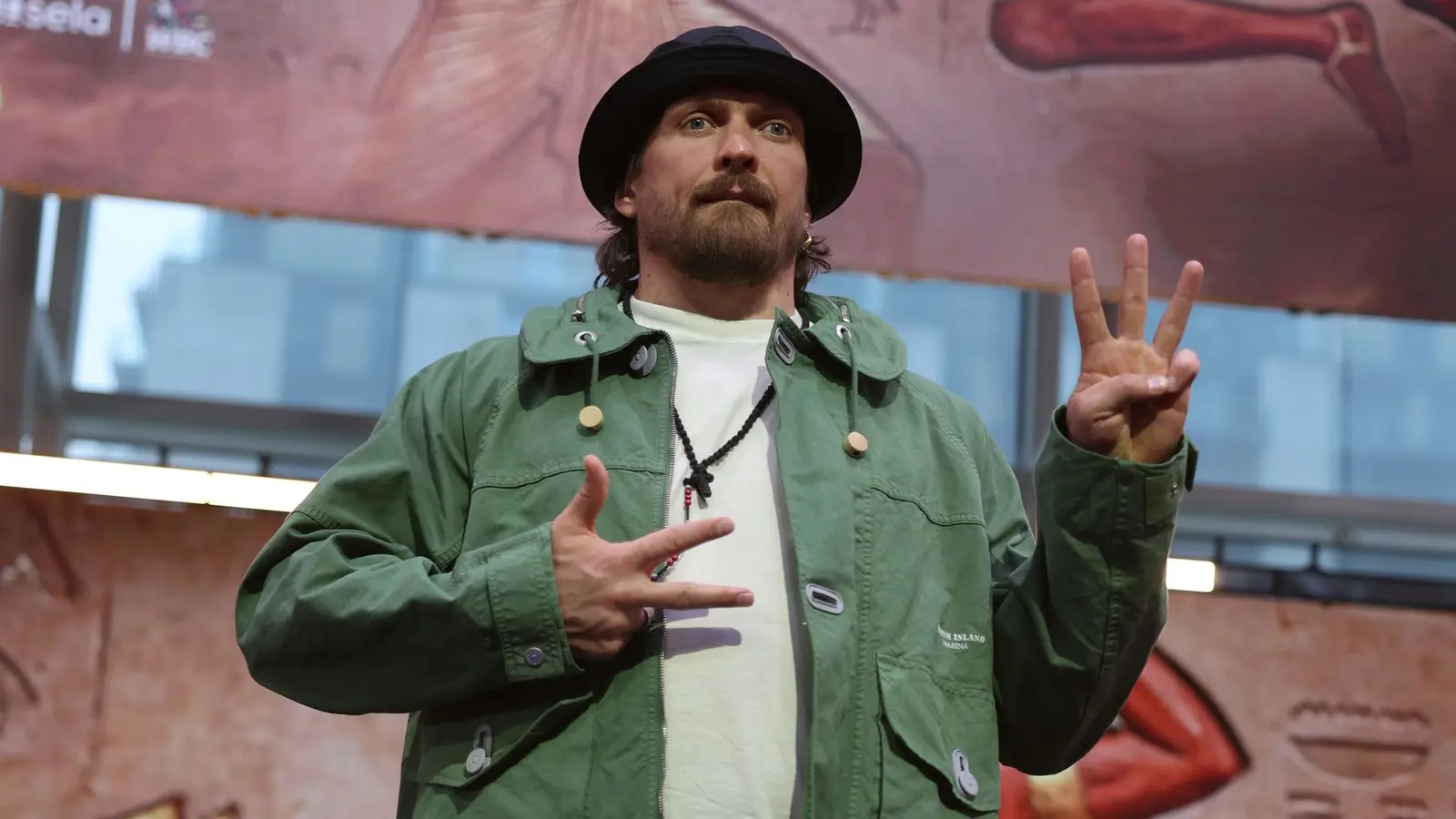 Usyk renunță la toate titlurile și gândește la un comeback imediat